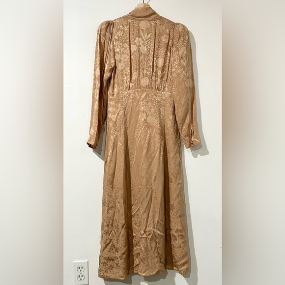 Aritzia Silk Le Fou Wilfred Mambo Dress‎ in Stockings Beige 2 - Picture 8 of 12